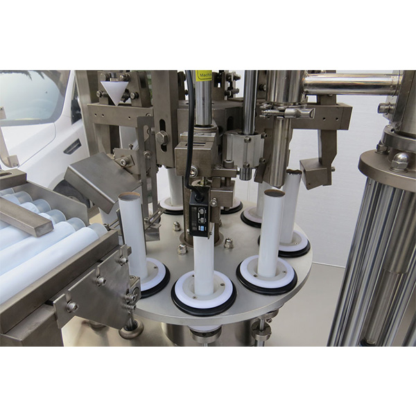 Automātiska apavu pulēšanas mīksto cauruļu pildīšanas blīvēšanas mašīna