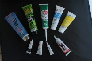 Ultraskaņas blīvēšanas kosmētikas cauruļu iepildīšanas mašīna